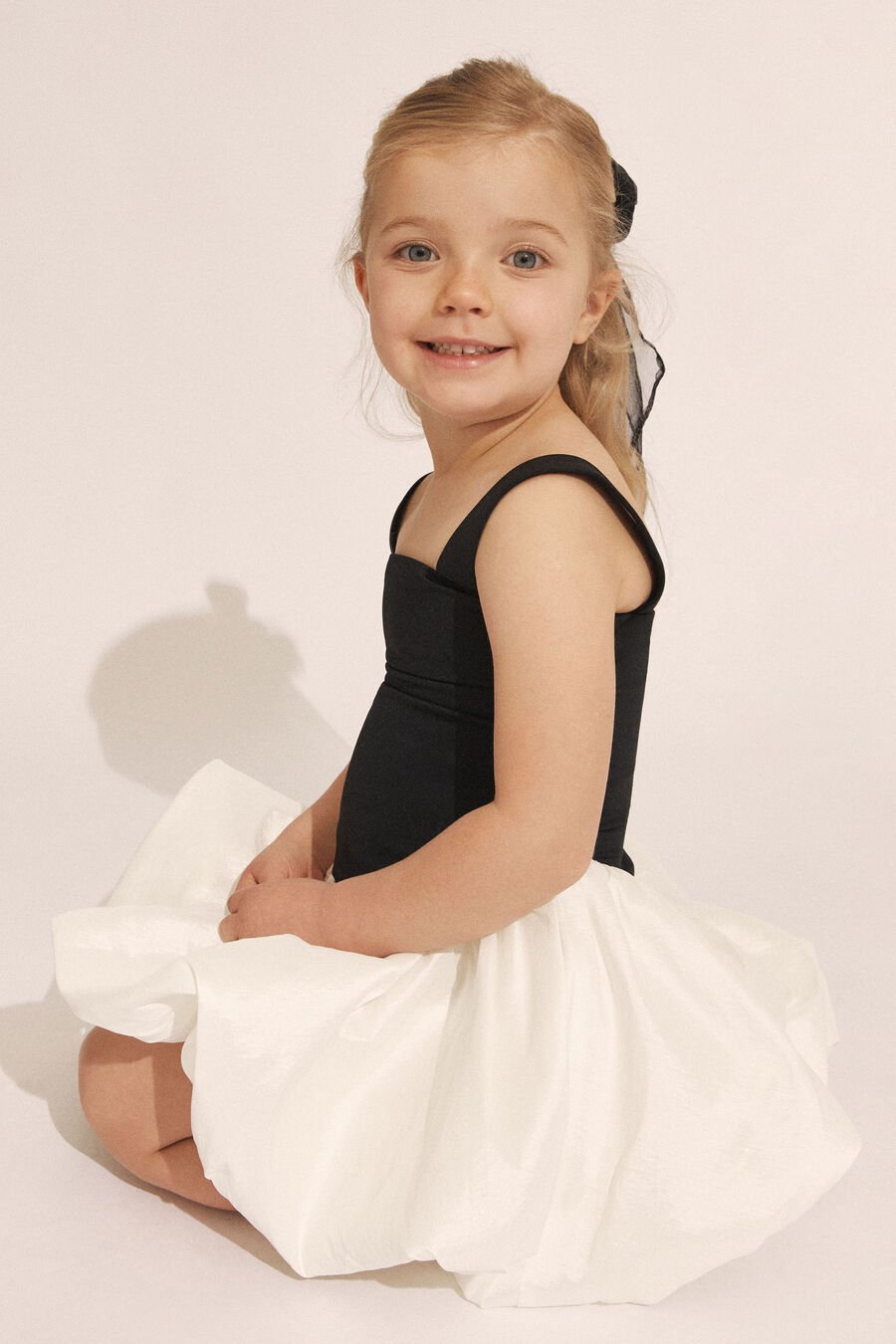 VEGA MINI BUBBLE DRESS in colour Black & White